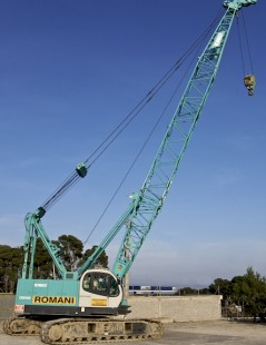 Kobelco CKE-900