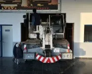 Trabajo en interior de nave